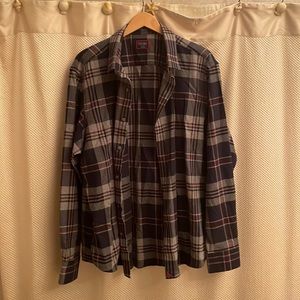 Men’s Untuckit brand plaid flannel shirt. Size XXL